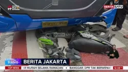 Bus Transjakarta Tabrak Ojek Online, Penumpang Panik #beritasatu