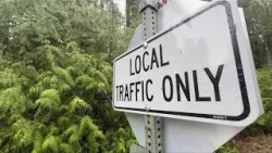 Навигационные приложения отправляют автомобилистов по проселочным дорогам в высокогорье, которые ...