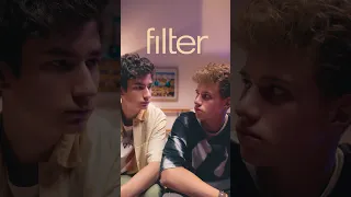 Hlavně nebuď sám sebou… Kolik ze sebe skryjeme, jen abychom zapadli? 👥 Filter na podzim v iVysílání.
