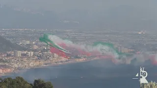 The Frecce Tricolori paint the skies over Salerno, while the ground mobility plan falls apart