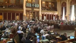 State lawmakers advance plan to speed up income tax cuts