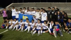 Футбольная команда юношей из Ла-Веги вышла в свой первый чемпионат штата.