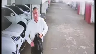 Pillan destrozando el coche de su jefe al médico que denunció a Madrid
