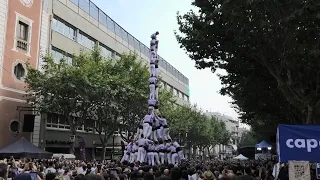 La pluja impedeix als Minyons completar l'actuació prevista per les Santes de Mataróó