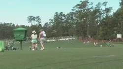 Посетители съезжаются со всех уголков мира, чтобы стать свидетелями легендарного турнира Masters ... Посетители съезжаются со всех уголков мира, чтобы стать свидетелями легендарного турнира Masters ...