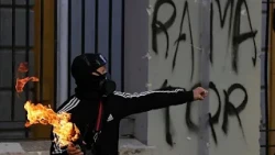 Tiran’da Arnavut polisi göstericilerle çatışıyor, protestolar altıncı gününde
