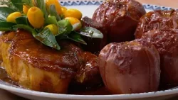 Χοιρινό μπούτι με πετιμέζι και μήλα | Ανδρέας Λαγός