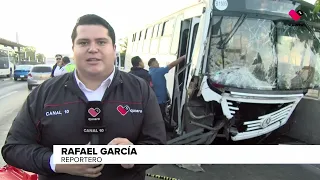 Bus crash leaves one dead and 29 injured on the Anillo Periférico at Tabachines