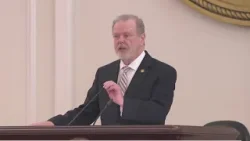 Сенатор штата Северная Каролина Фил Бергер призывает к полному ручному пересчету голосов в 26-м о... Сенатор штата Северная Каролина Фил Бергер призывает к полному ручному пересчету голосов в 26-м о...