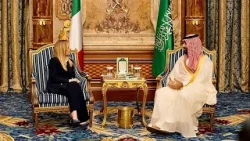 Meloni nel Golfo: sintonia su gas e difesa con Qatar, Emirati e Arabia Saudita, critiche da sinistra