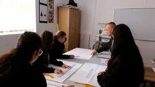Nxënësit e dizajnit në përgatitje për tregun e punës