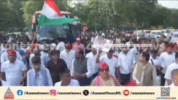 നേഹ ബോറ ഇന്ത്യാ സഖ്യ നേതാക്കൾക്കൊപ്പം ബസ്സിൽ, സുപ്രീംകോടതി മാർച്ചിലേക്ക് പ്രതിപക്ഷം