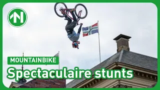 Mountainbikers klaar voor Red Bull District Ride op Grote Markt