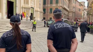 Tragedia di Finale, ultimo atto: commozione ai funerali di Mattia, Paola e Daniele