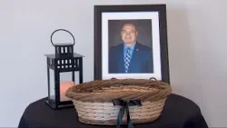 Мэр Игл вспоминает момент, когда мэр Нампы Хогабаум потерял сознание во время встречи с жителями ...