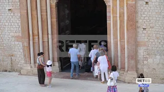 732nd Perdonanza - Long lines at Collemaggio