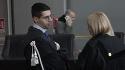 Strangolò la madre con un foulard, al via il processo in Corte d'Assise Strangolò la madre con un foulard, al via il processo in Corte d'Assise