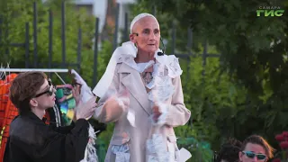 Samara residents see "A Coat as a Second Skin" performance featuring Roza Khayrullina