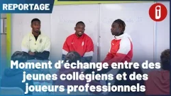 Moment d'échange entre des jeunes collégiens et des joueurs professionnels