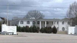 В иске Комиссии по равным возможностям трудоустройства утверждается о дискриминации и преследован...