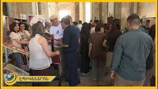 Հանրապետության հրապարակը վերածվել է բացօթյա ընթերցասրահի. քաղաքը գիրք է կարդում