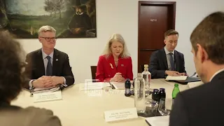 Thellohet partneriteti Shqipëri-SHBA, Hoxha takon Hooker, bisedime për mbrojtjen, sigurinë dhe NATO