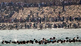 Πάνω από 60.000 οι μετανάστες που «εισέβαλαν» στη Θέουτα σε 24 ώρες - Δεκάδες οι νεκροί -...