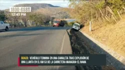 Vehículo cae en canaleta tras explotar una llanta en el km 53 de la carretera Managua–El Rama