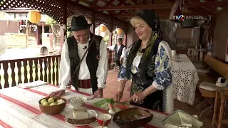 Did you know how to make "opinca" crumpets in the kitchen of Bucova? #SareaInBucate @TVRTM