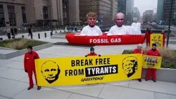 Greenpeace, Brüksel'de Trump ve Putin maketleriyle AB'ye çağrı: fosil yakıt bağımlılığına son