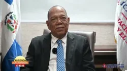 A MENOS DE UN METRO Con el Dr. Rafael Enrique González Cruz Director de CONAVIHSIDA