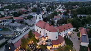 „Öt kegyhely - egy édesanya”