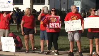 Roxana teachers may go on strike as district negotiations enter 7th month; parents started picketing
