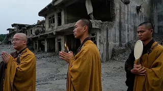 Nepal assinala dia de luto, esforços de resgate continuam após cheias súbitas que mataram 1.300...