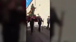 Valenzano, un'avvocata e un'ingegnera tra i portatori della processione dei Misteri Valenzano, un'avvocata e un'ingegnera tra i portatori della processione dei Misteri