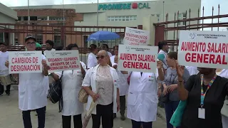 PROMESE/CAL: Employees protest outside headquarters for salary increases and against transfers