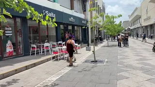 Economic activity in the historic center of San Salvador