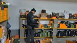 Napoli. Showroom del falso, sequestrati 25 mila capi Napoli. Showroom del falso, sequestrati 25 mila capi