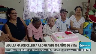 A sus 103 años, adulta mayor celebra la vida rodeada de amor y alegría.
