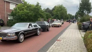Oldtimers trekken door Nieuwleusen tijdens feestelijke Oranjeweek