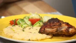 Медово-горчичный цыпленок с полентой и салатом из сырых кабачков | Дежурный по кухне