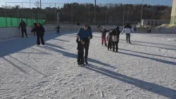 Zimné vyžitie ponúka klzisko aj umelo zasnežený kopec Zimné vyžitie ponúka klzisko aj umelo zasnežený kopec
