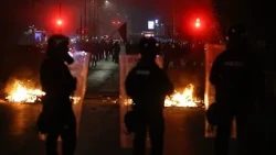 Полиция Косова применила газ против протестующих, требующих ограничить суд по военным преступлениям