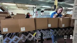 Члены местного сообщества оказывают поддержку сотрудникам TSA, которые продолжают работать без оп...