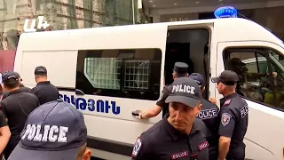 Ծառուկյանին ձեռնաշղթաներրով բերեցին ՔԿ․ քննությունը շարունակվում է