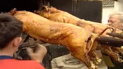 Mija Golijat, sječa šume, obrada drveta i pečenje prasića 2004. godine || Zapisi Kamenka Katića