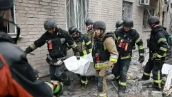 Luftangriffe auf Saporischschja töten siebzehn Menschen: Russland verstärkt Attacken in der Ukraine