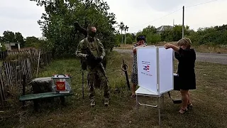 Rusya işgal altındaki Ukrayna'da genel seçim öncesi erken oylamayı başlatıyor