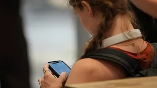 Конституционный совет Франции отменил запрет на соцсети для детей младше 15 лет