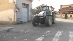 Lomello, strade dissestate a causa dei divieti al transito aggirati dai mezzi pesanti: è polemica